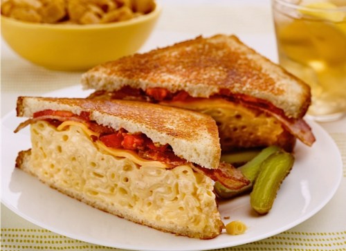 JeffMauro_MacAndCheeseGrilledCheeseWithBaconTwoWays_H